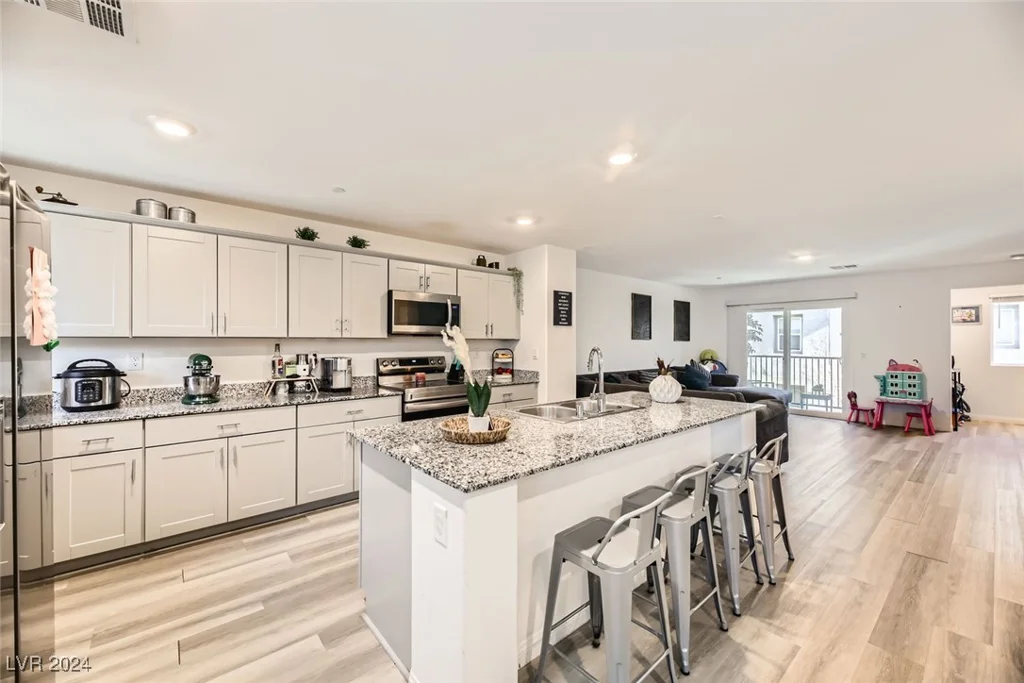12322 Dusk Blue, Las Vegas, NV 89183