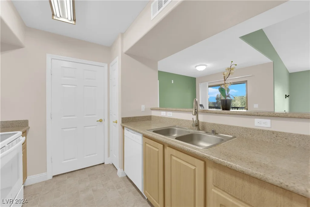 8000 Badura, Las Vegas, NV 89113