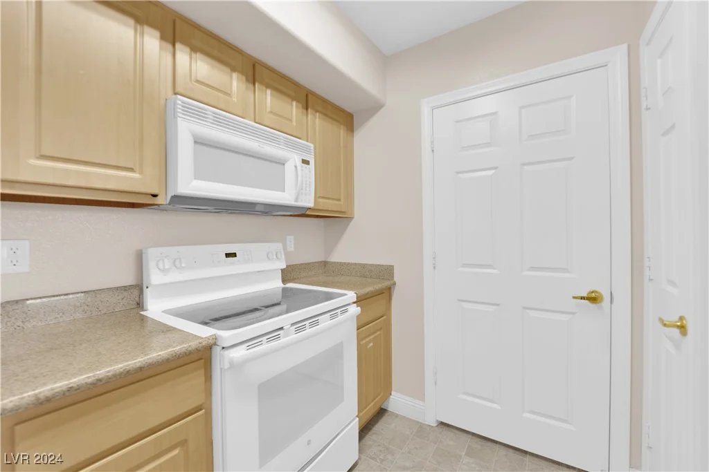 8000 Badura, Las Vegas, NV 89113
