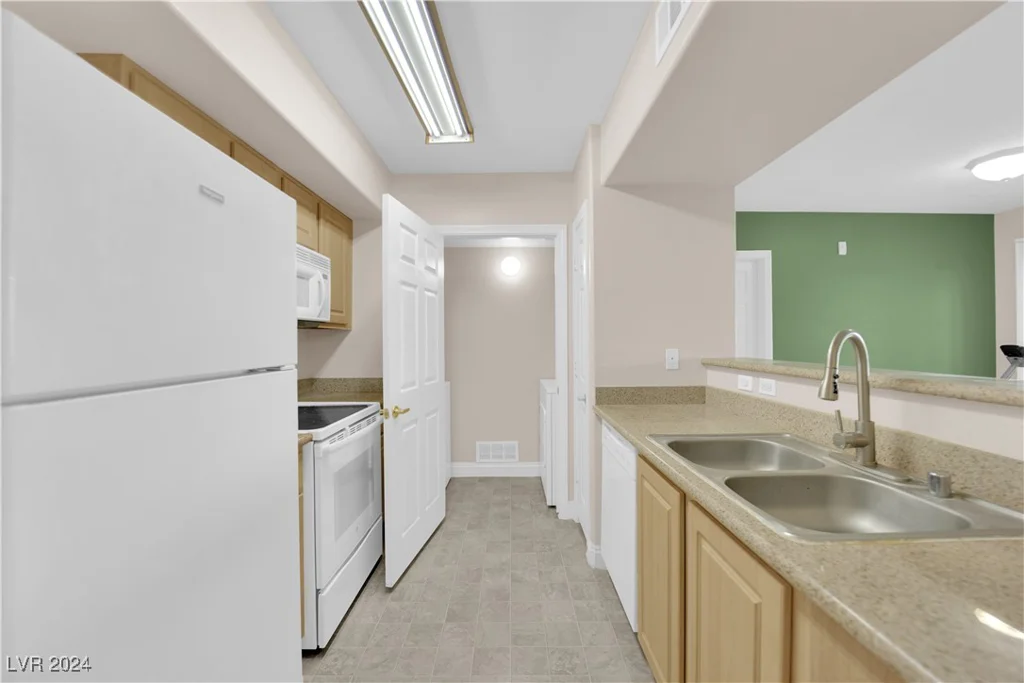 8000 Badura, Las Vegas, NV 89113