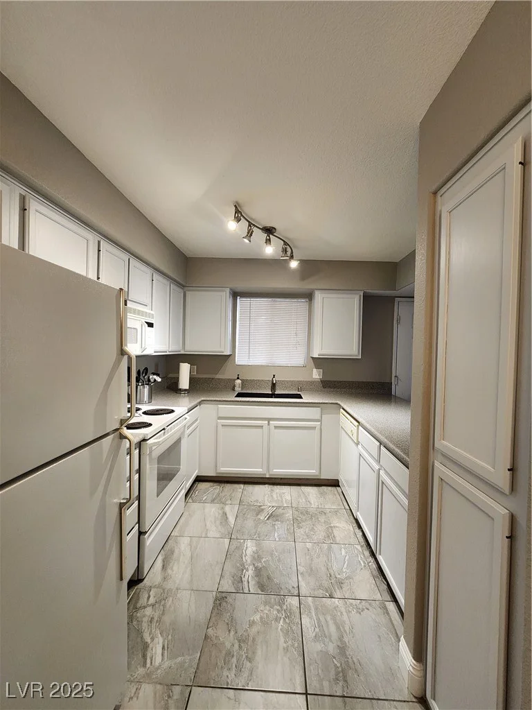 2725 Nellis, Las Vegas, NV 89121