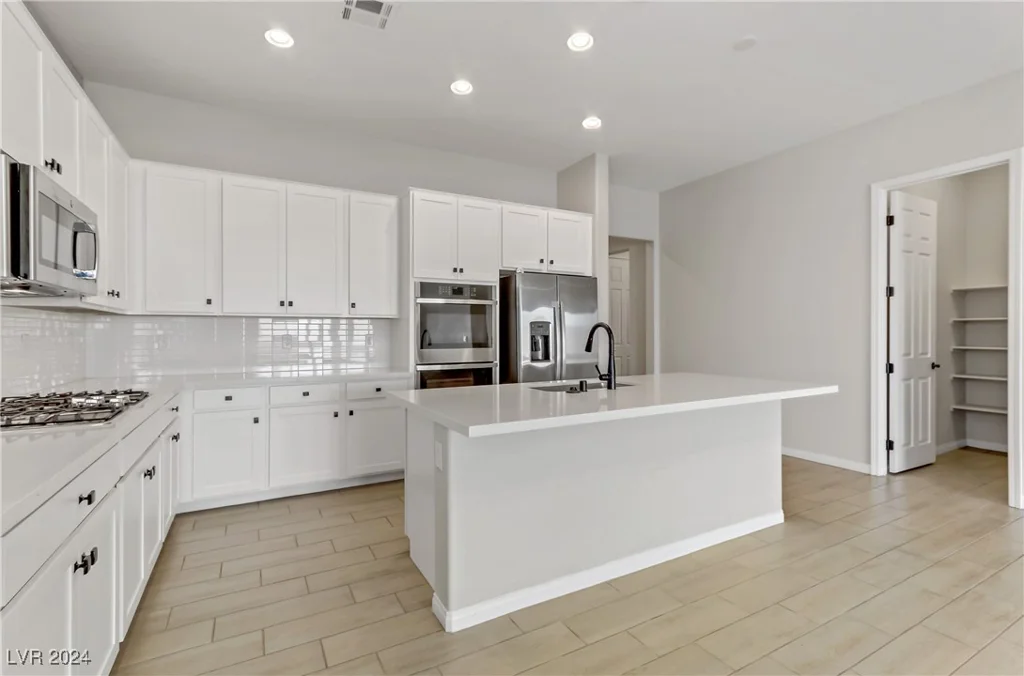 54 Barton Bay, North Las Vegas, NV 89031