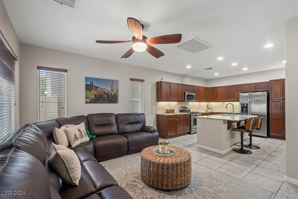 8027 Carr Valley, Las Vegas, NV 89131