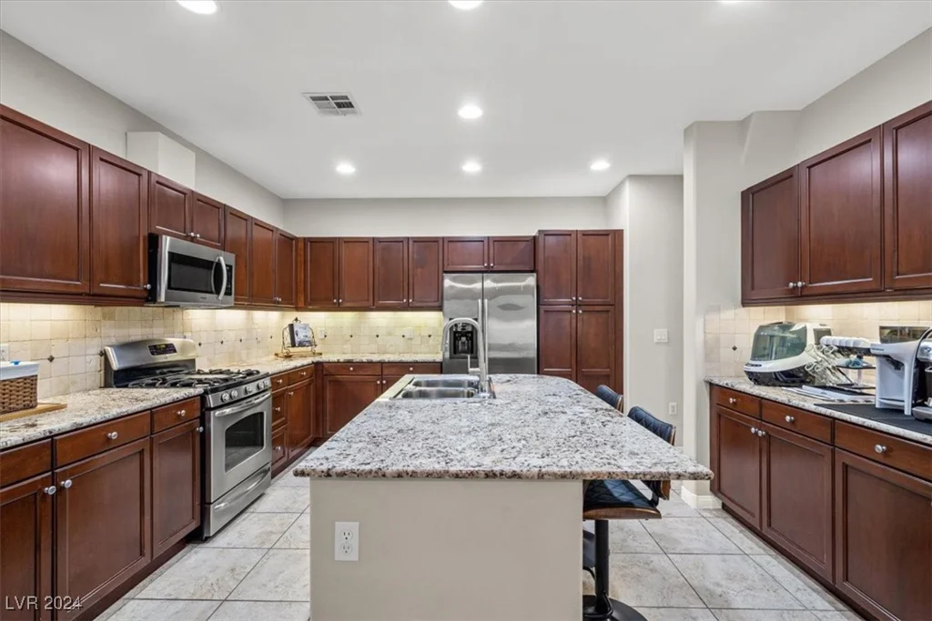 8027 Carr Valley, Las Vegas, NV 89131