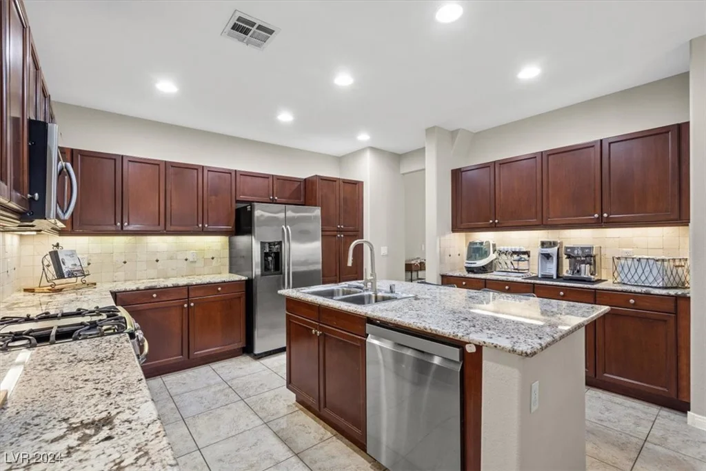 8027 Carr Valley, Las Vegas, NV 89131