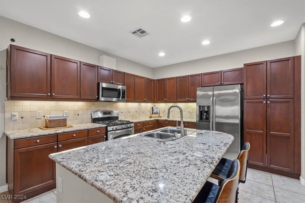8027 Carr Valley, Las Vegas, NV 89131