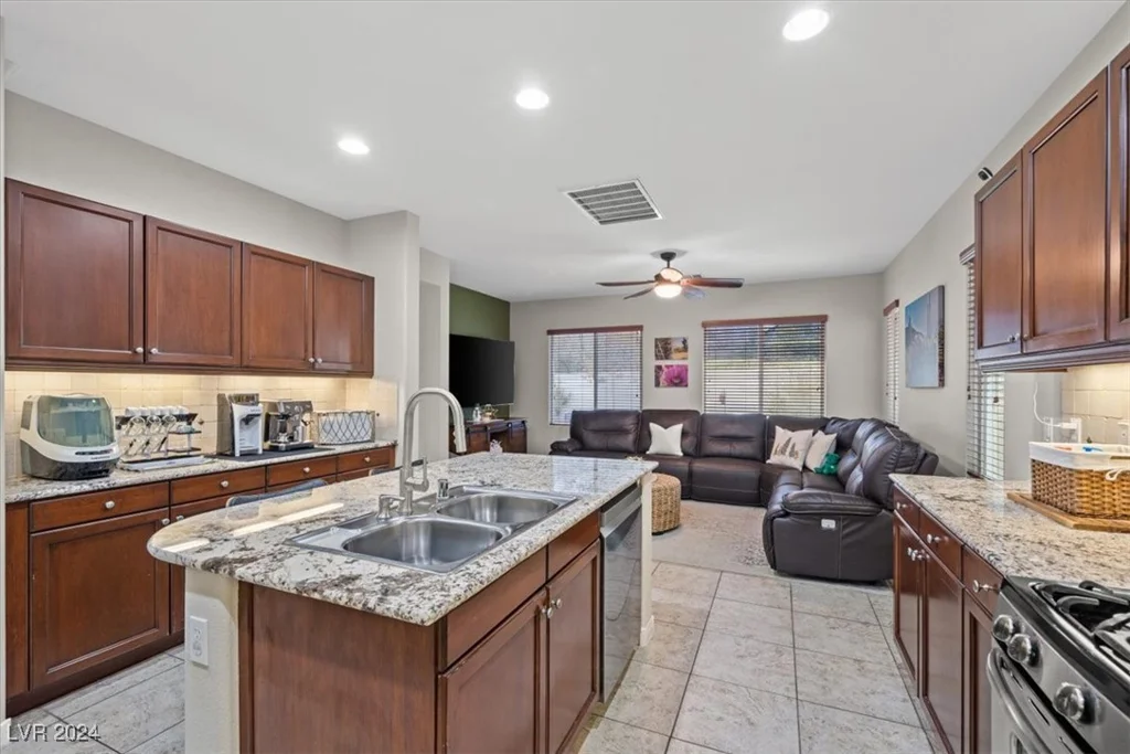 8027 Carr Valley, Las Vegas, NV 89131