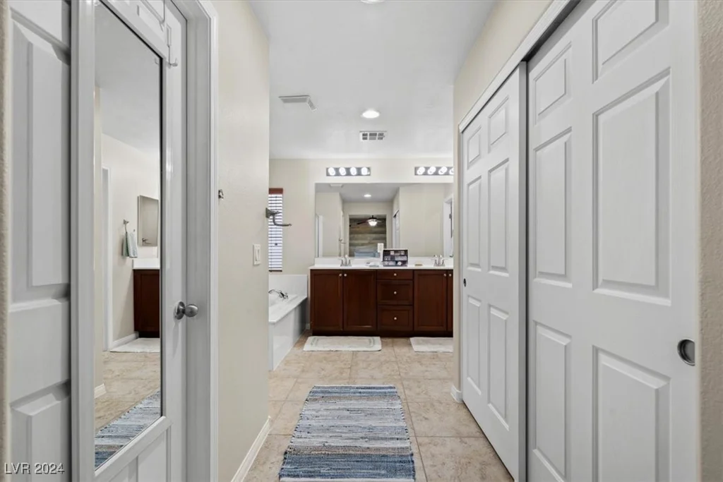8027 Carr Valley, Las Vegas, NV 89131