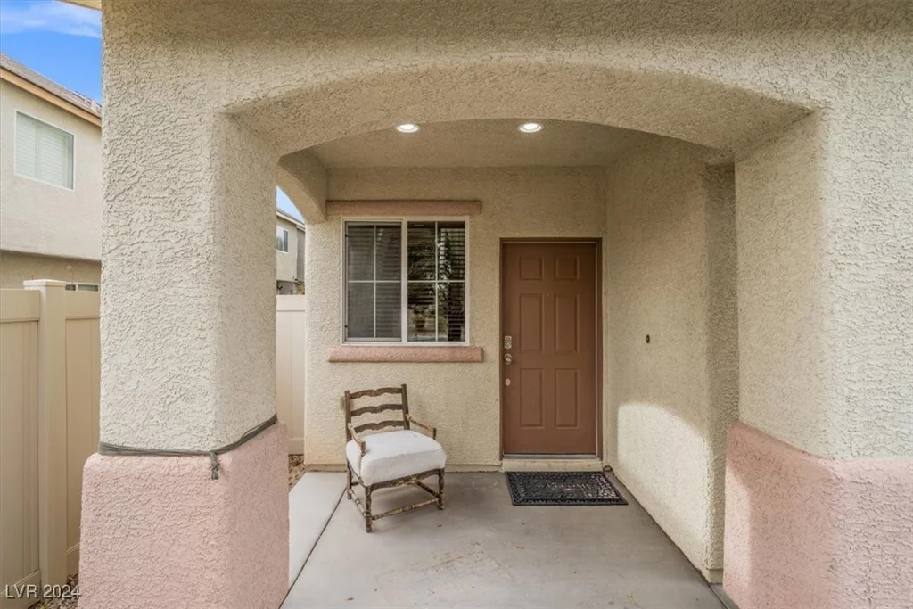 8027 Carr Valley, Las Vegas, NV 89131