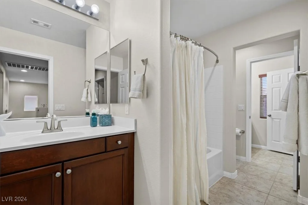 8027 Carr Valley, Las Vegas, NV 89131
