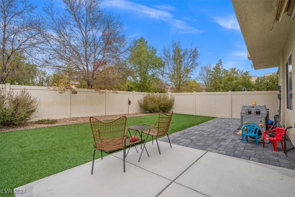 8027 Carr Valley, Las Vegas, NV 89131
