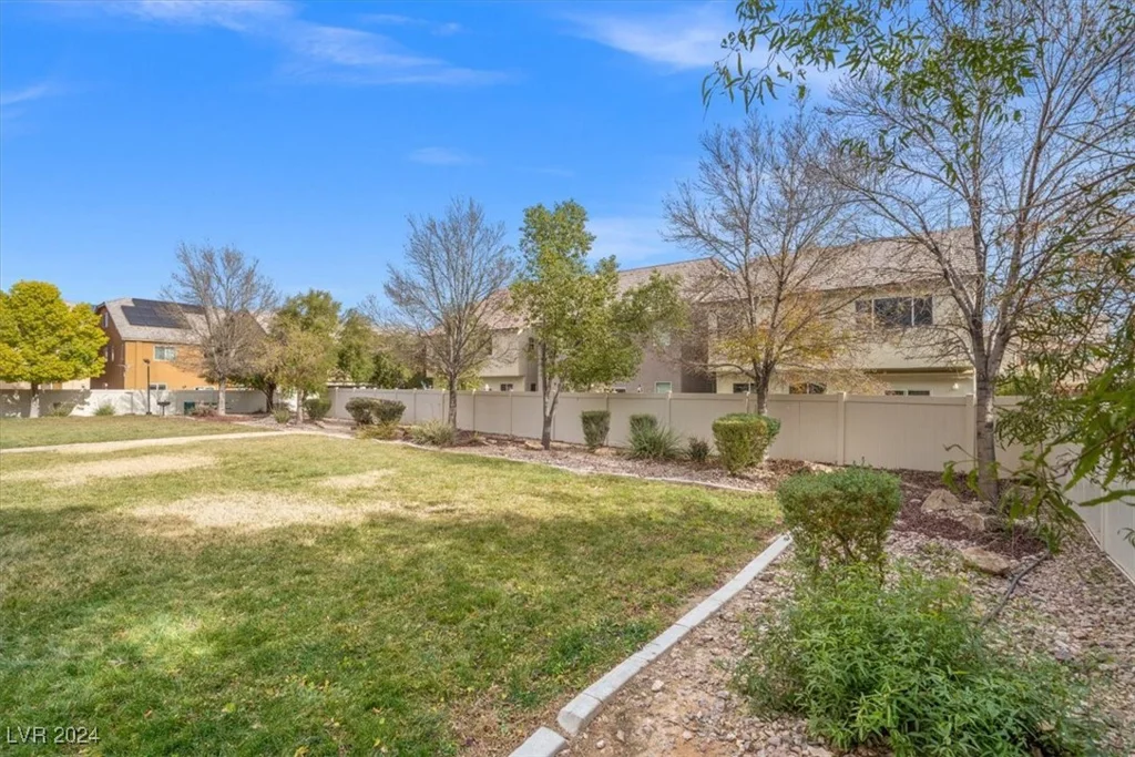 8027 Carr Valley, Las Vegas, NV 89131