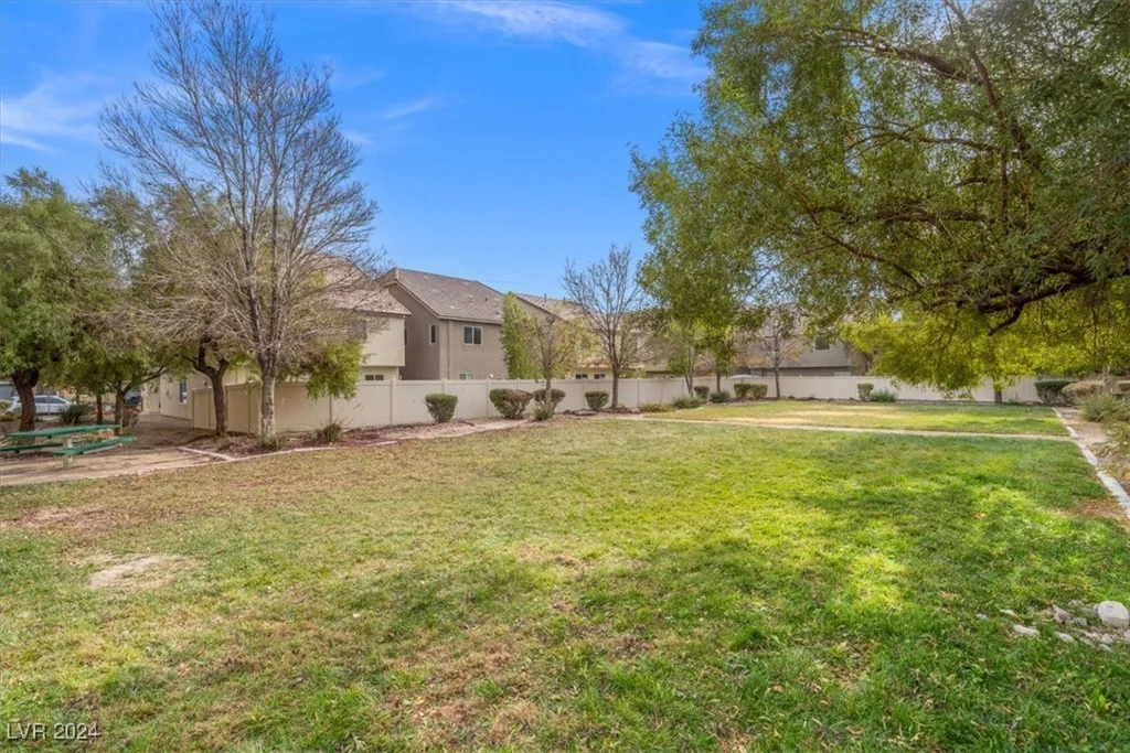 8027 Carr Valley, Las Vegas, NV 89131