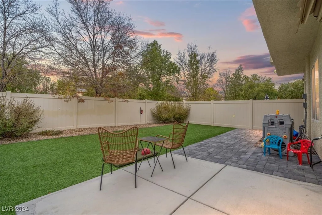 8027 Carr Valley, Las Vegas, NV 89131