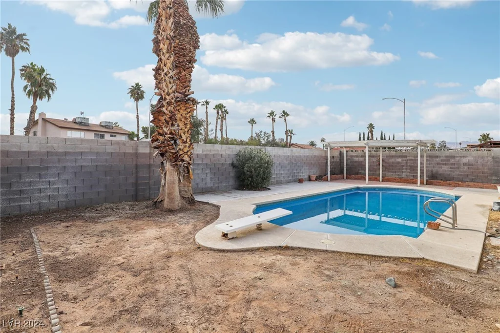 6743 Carrera, Las Vegas, NV 89103
