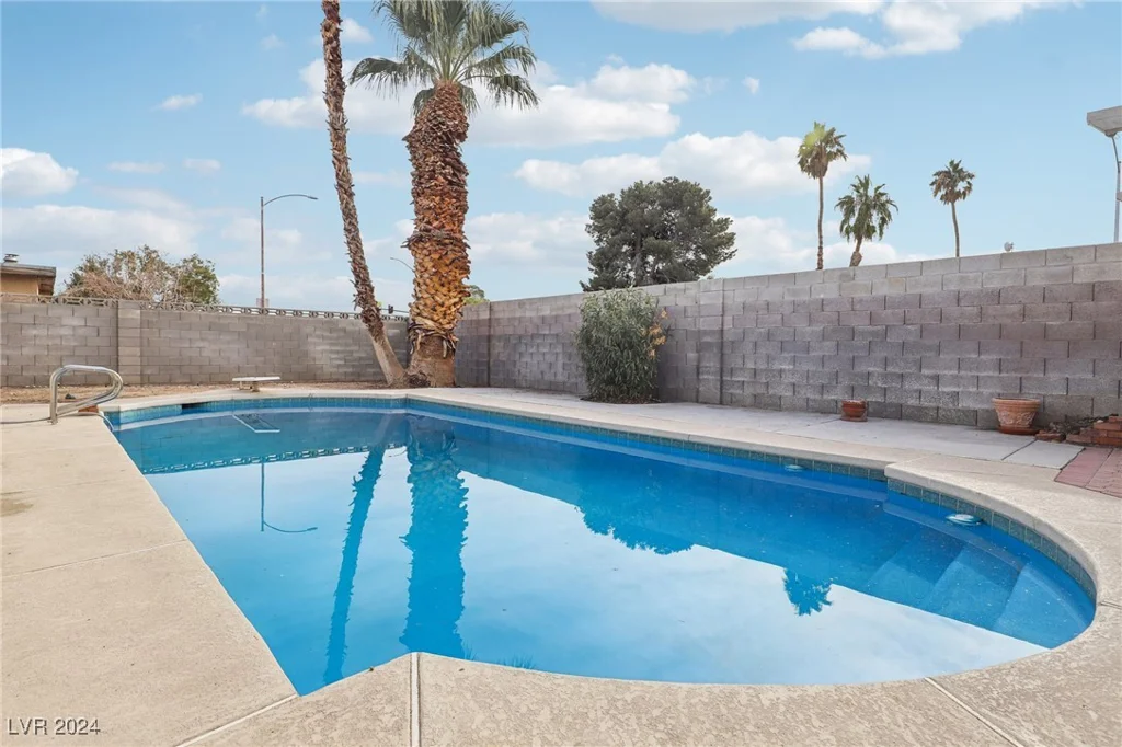 6743 Carrera, Las Vegas, NV 89103