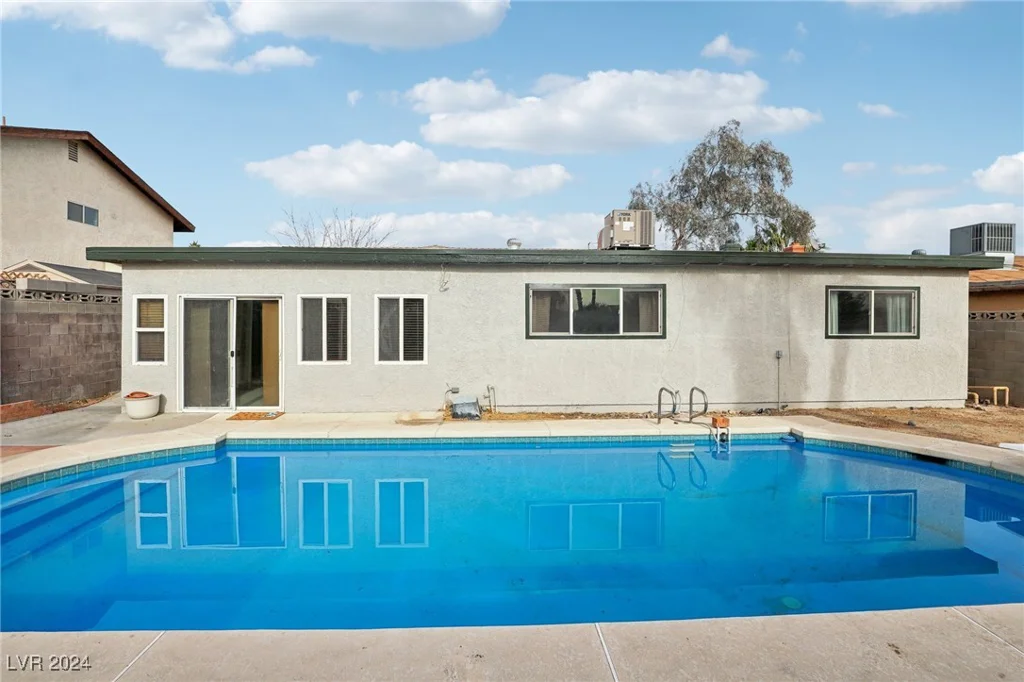 6743 Carrera, Las Vegas, NV 89103