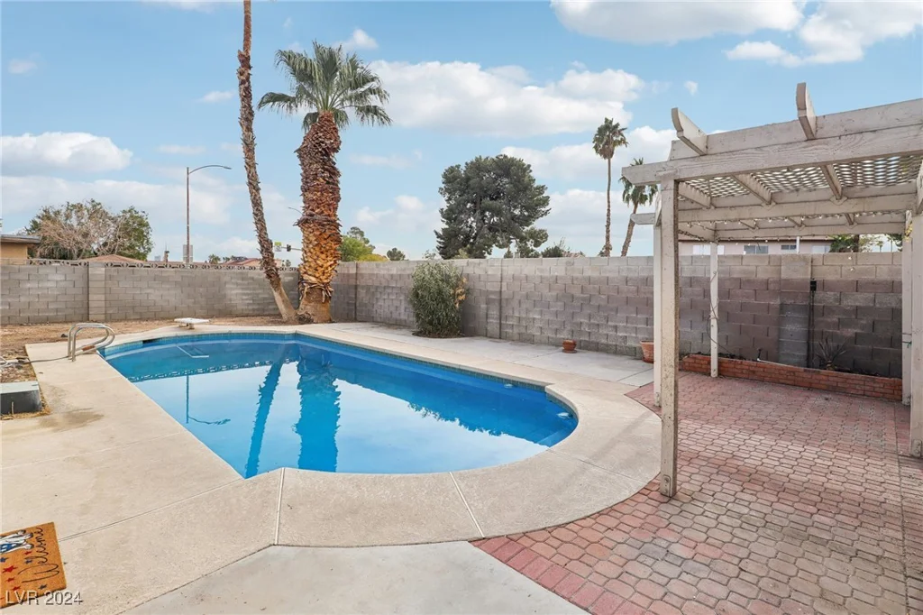 6743 Carrera, Las Vegas, NV 89103