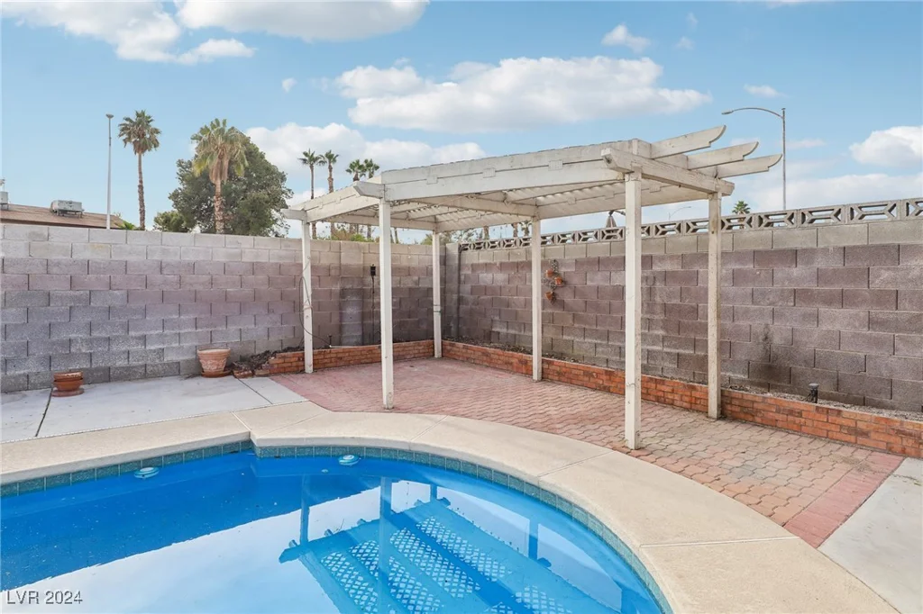 6743 Carrera, Las Vegas, NV 89103