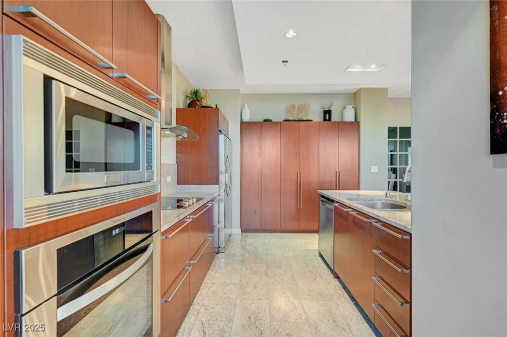 4471 Dean Martin, Las Vegas, NV 89103