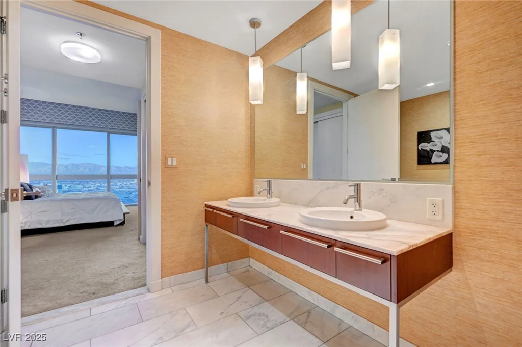 4471 Dean Martin, Las Vegas, NV 89103