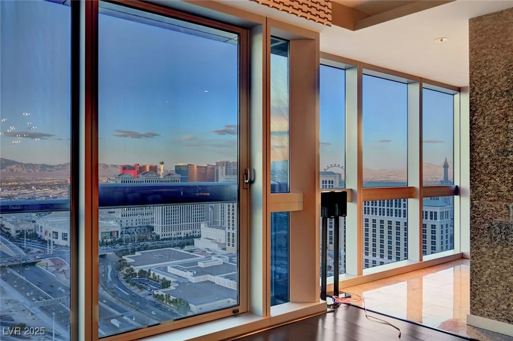 4471 Dean Martin, Las Vegas, NV 89103