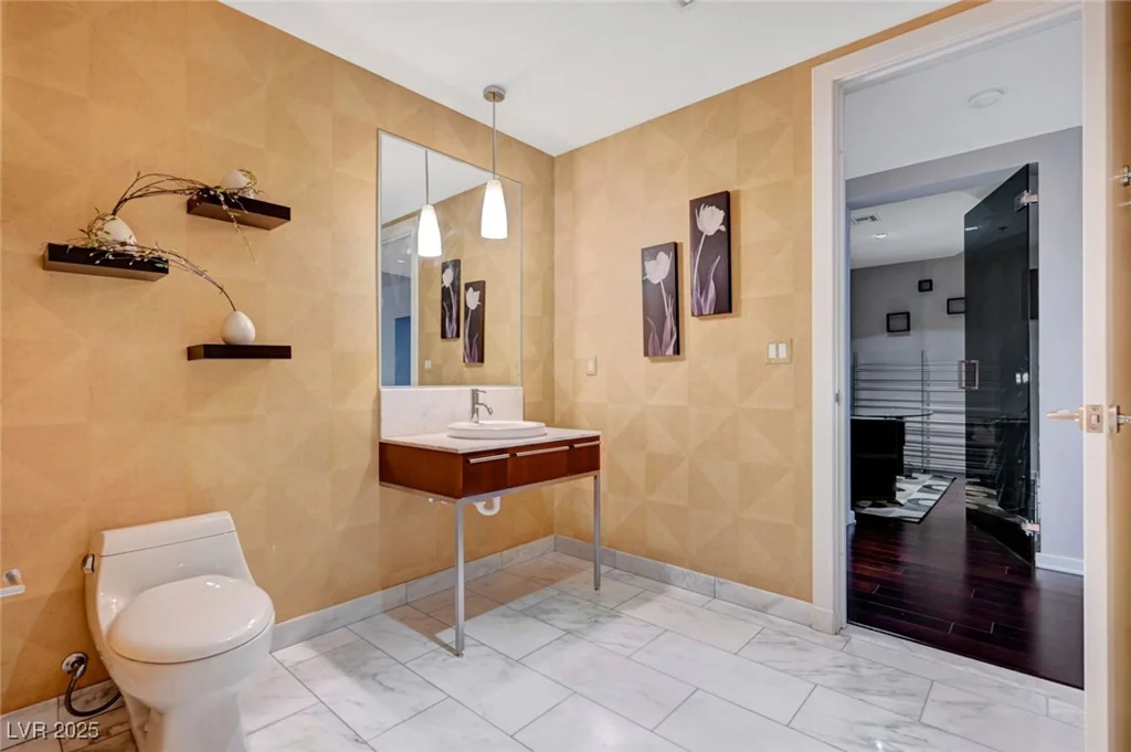 4471 Dean Martin, Las Vegas, NV 89103
