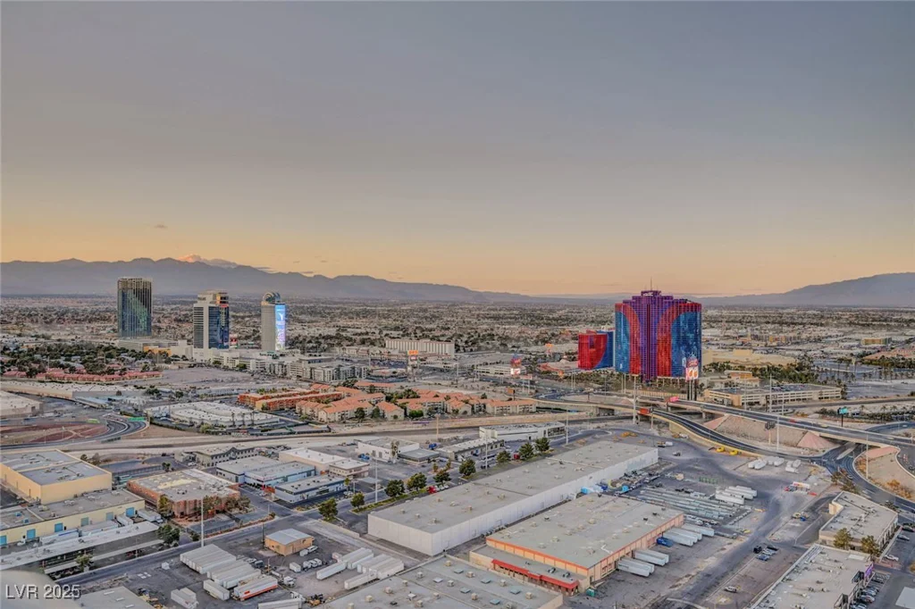 4471 Dean Martin, Las Vegas, NV 89103