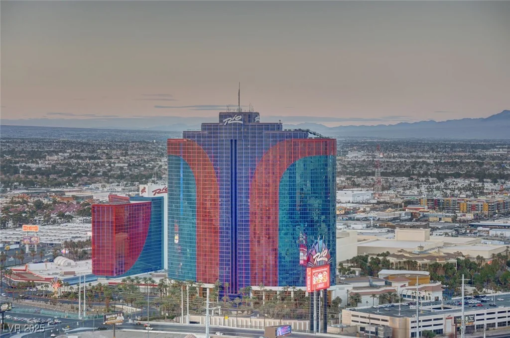 4471 Dean Martin, Las Vegas, NV 89103