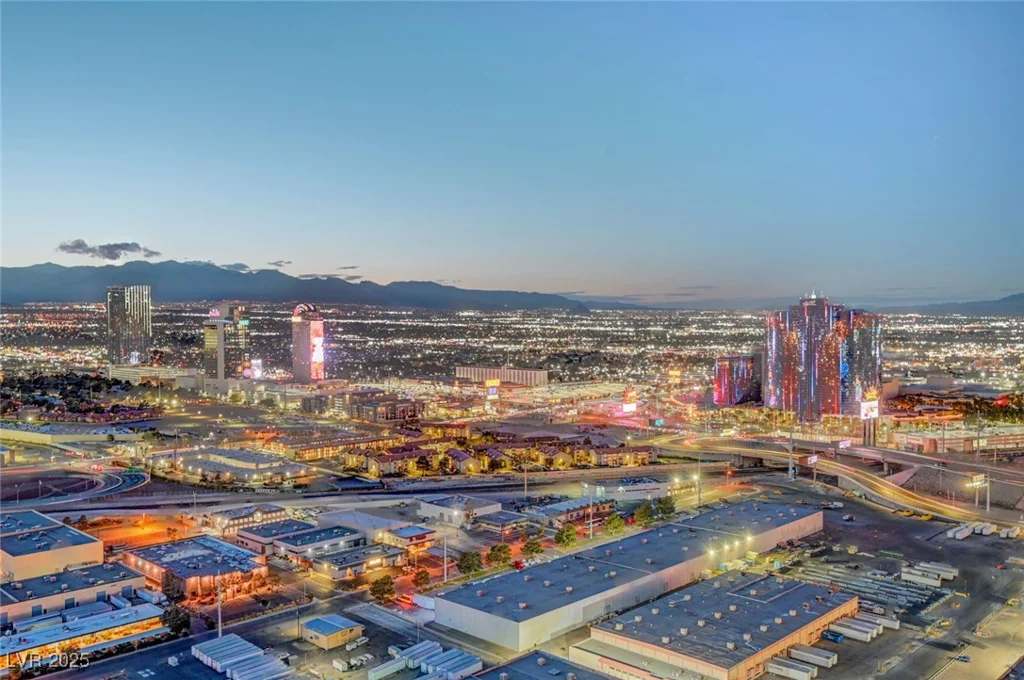 4471 Dean Martin, Las Vegas, NV 89103