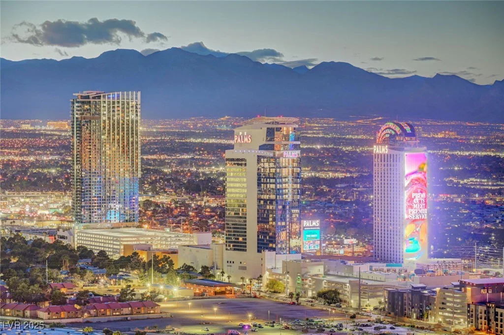 4471 Dean Martin, Las Vegas, NV 89103