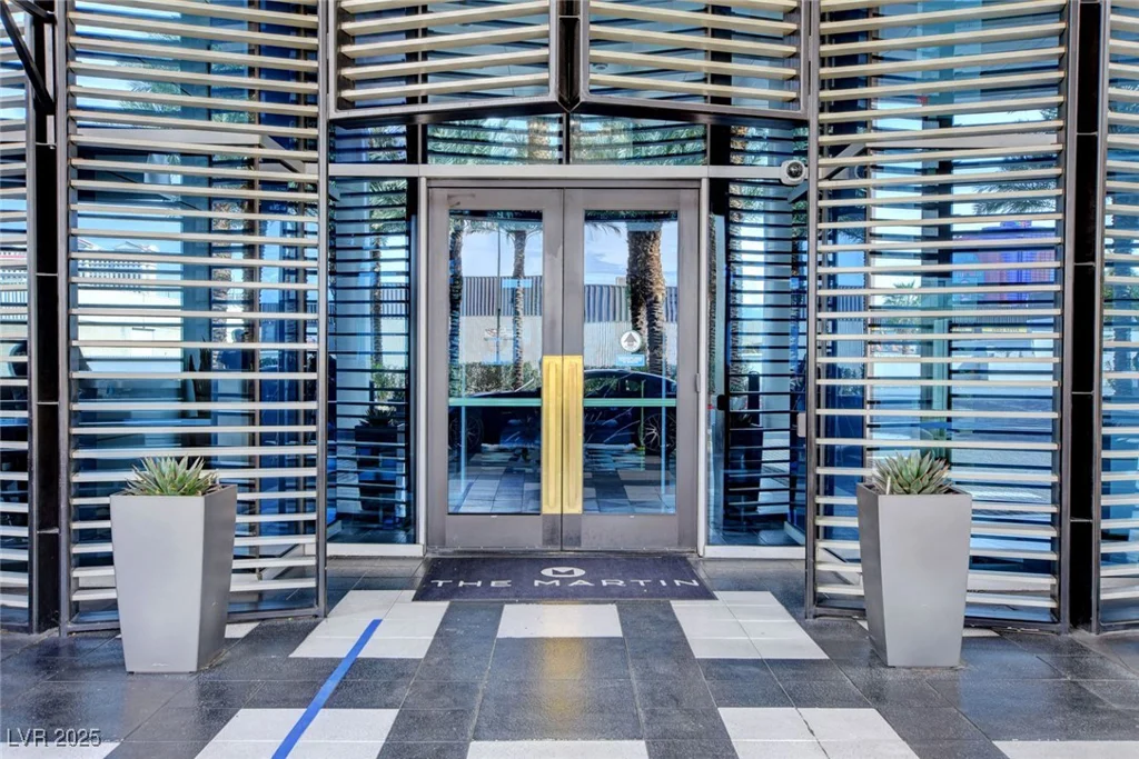 4471 Dean Martin, Las Vegas, NV 89103