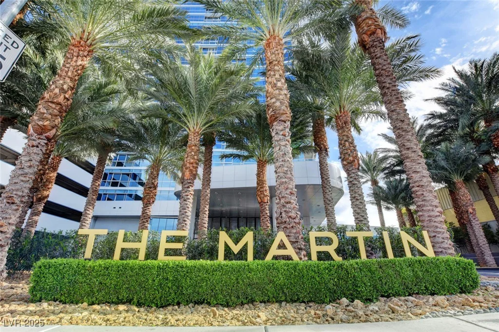4471 Dean Martin, Las Vegas, NV 89103