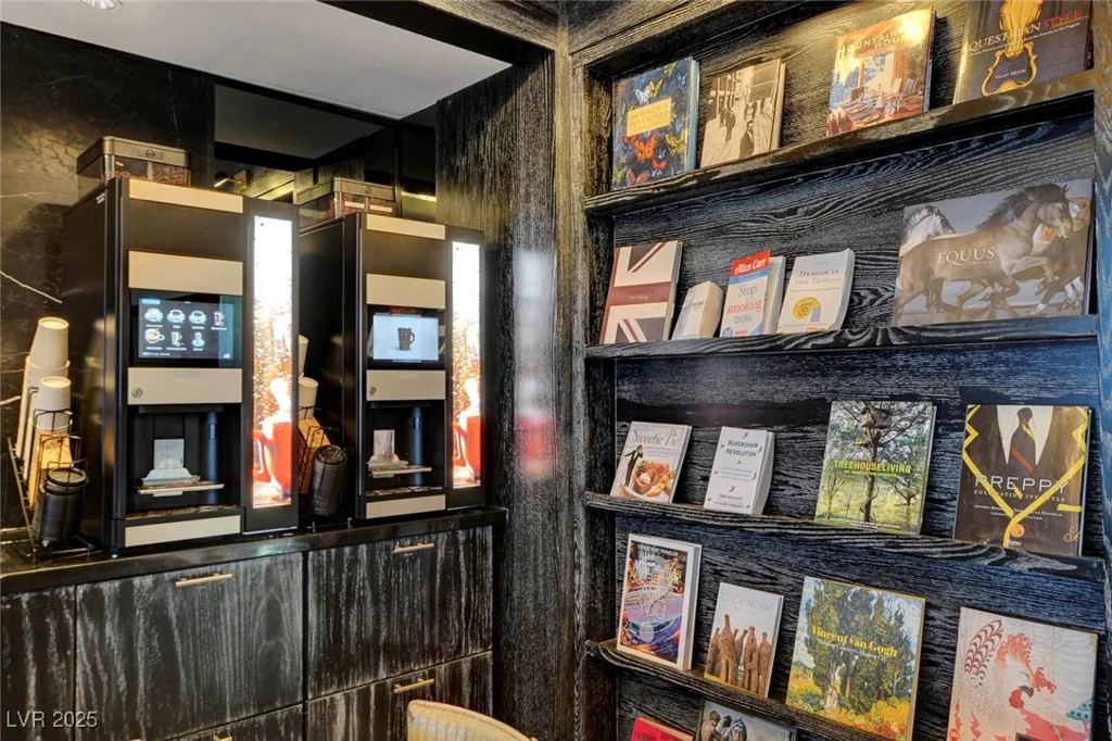 4471 Dean Martin, Las Vegas, NV 89103