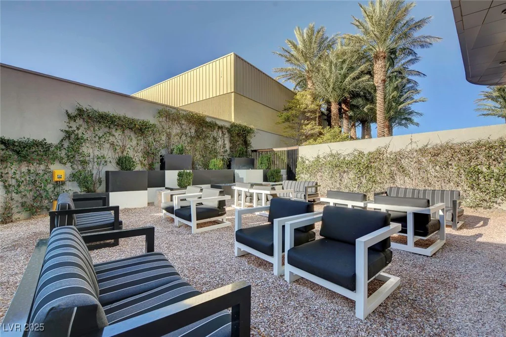 4471 Dean Martin, Las Vegas, NV 89103