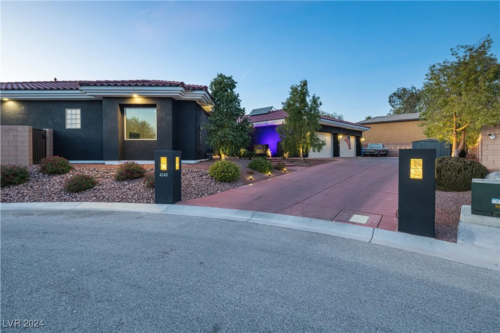 4245 Butler, Las Vegas, NV 89129