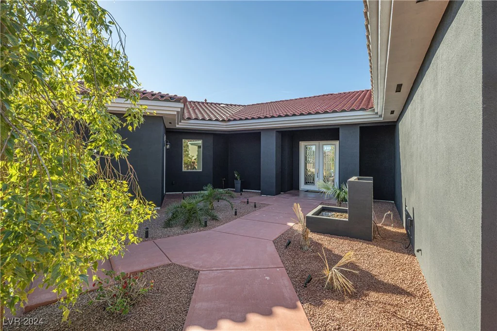 4245 Butler, Las Vegas, NV 89129