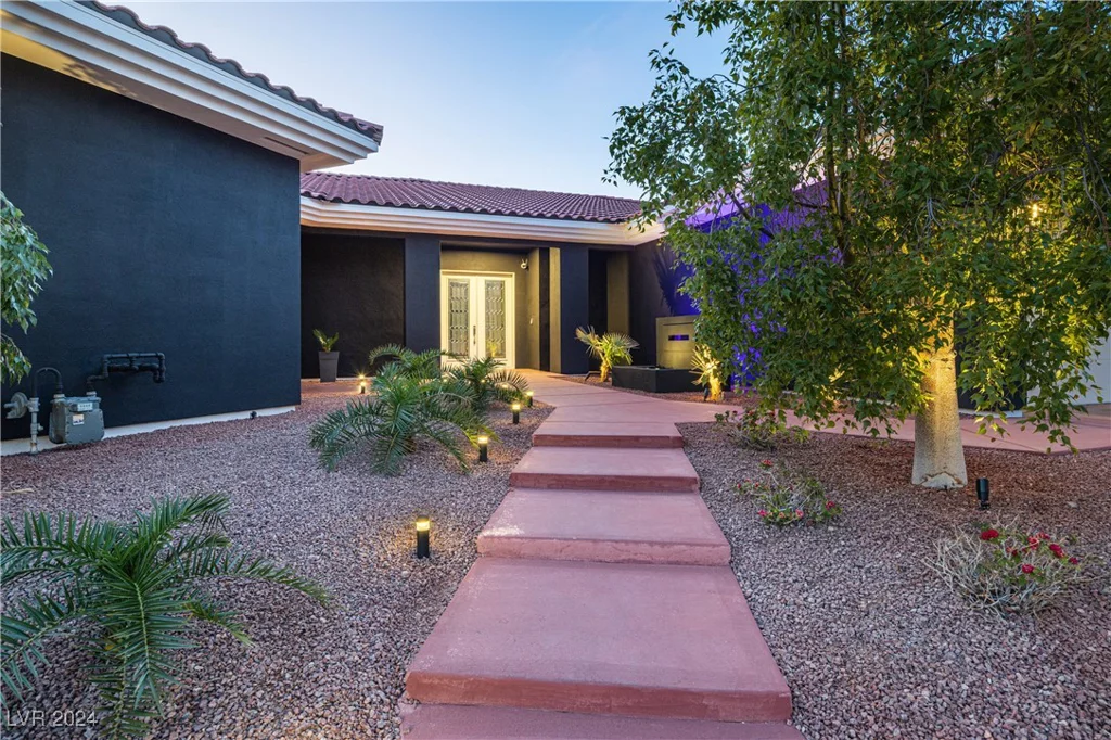 4245 Butler, Las Vegas, NV 89129