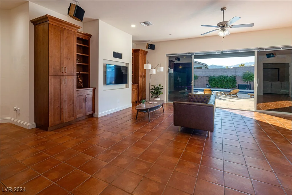 4245 Butler, Las Vegas, NV 89129
