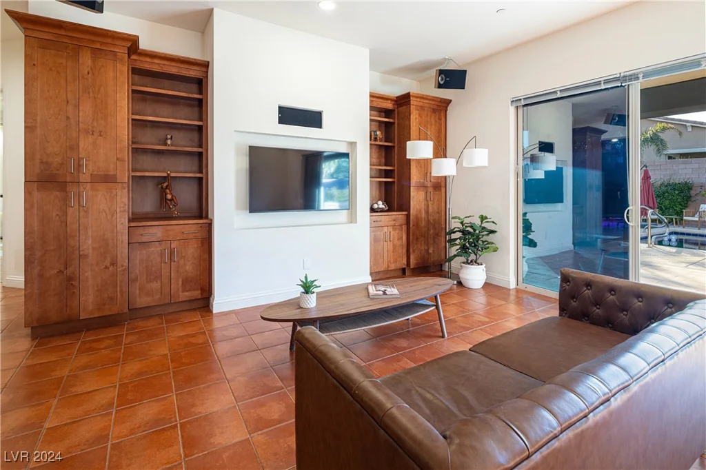 4245 Butler, Las Vegas, NV 89129
