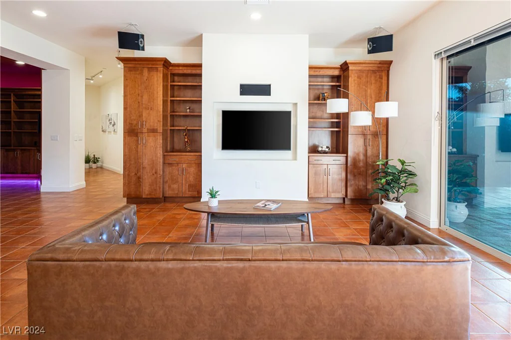 4245 Butler, Las Vegas, NV 89129
