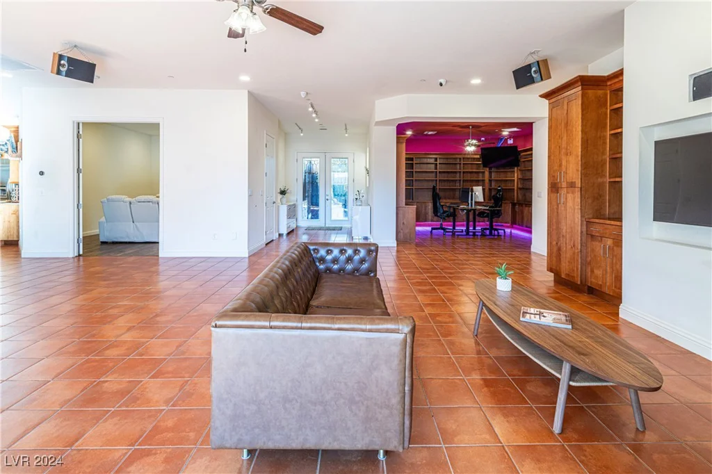 4245 Butler, Las Vegas, NV 89129