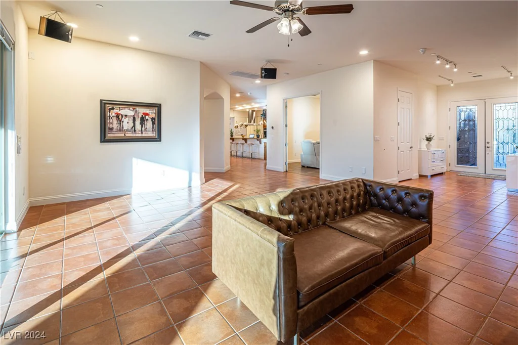 4245 Butler, Las Vegas, NV 89129