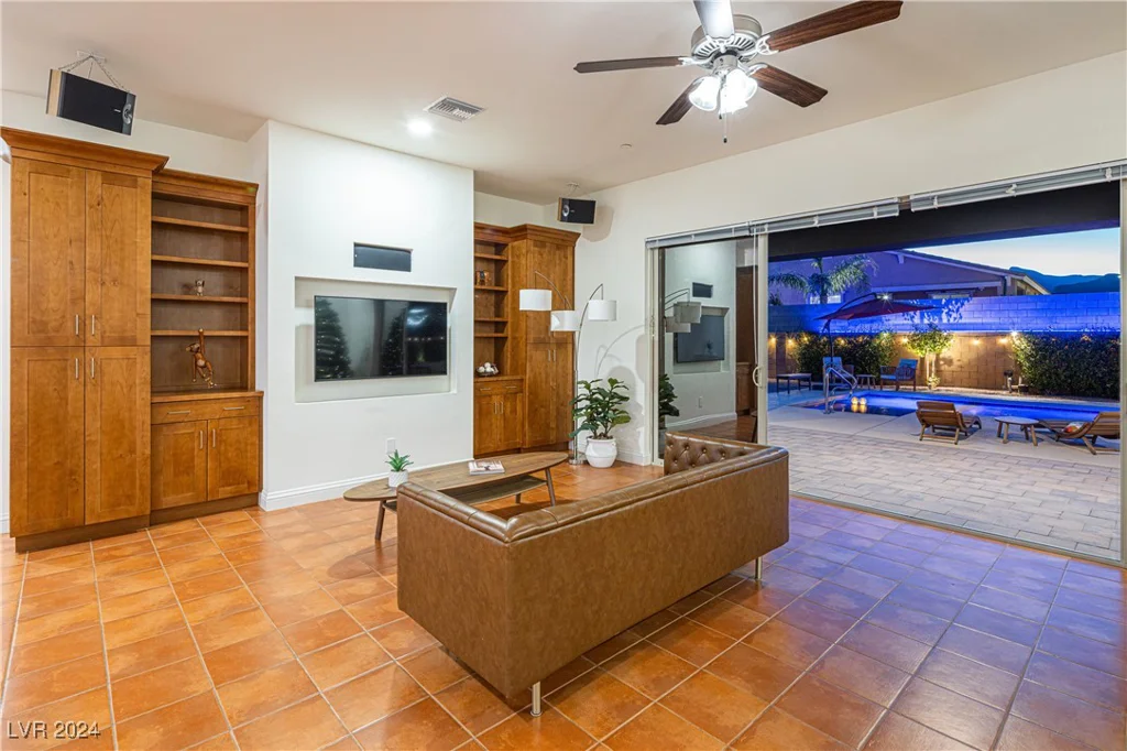 4245 Butler, Las Vegas, NV 89129