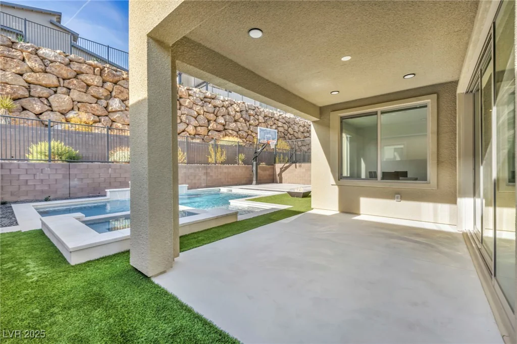 437 Cascade Heights, Las Vegas, NV 89138