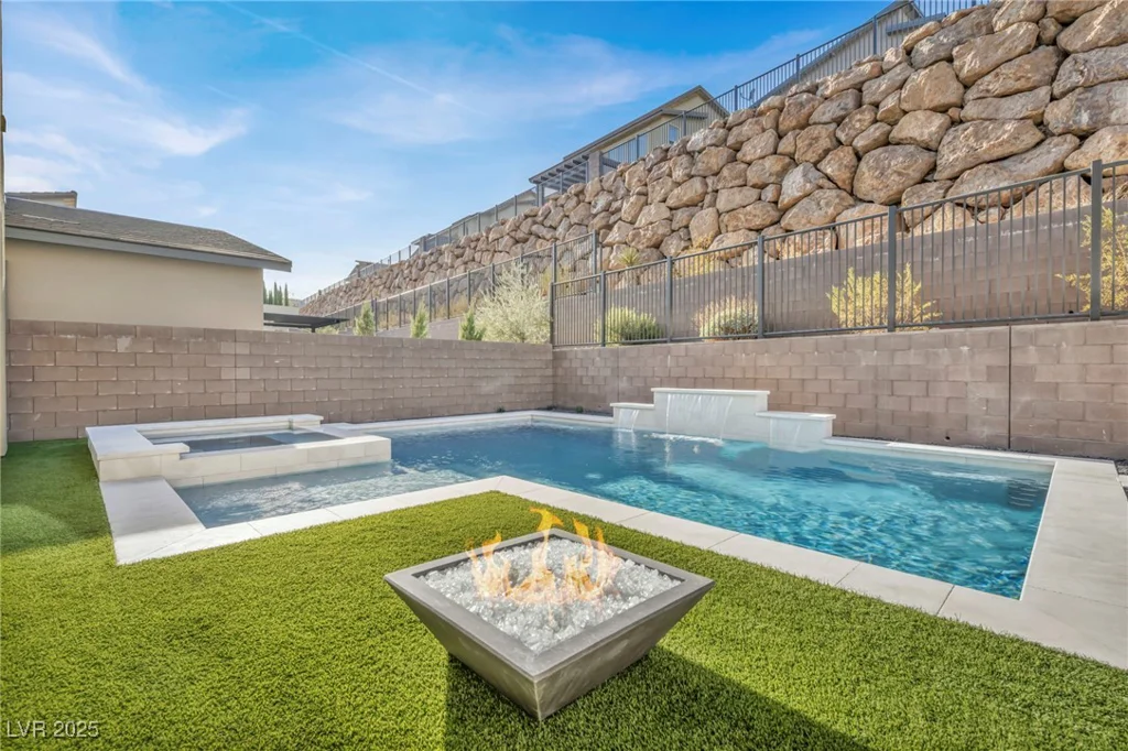 437 Cascade Heights, Las Vegas, NV 89138
