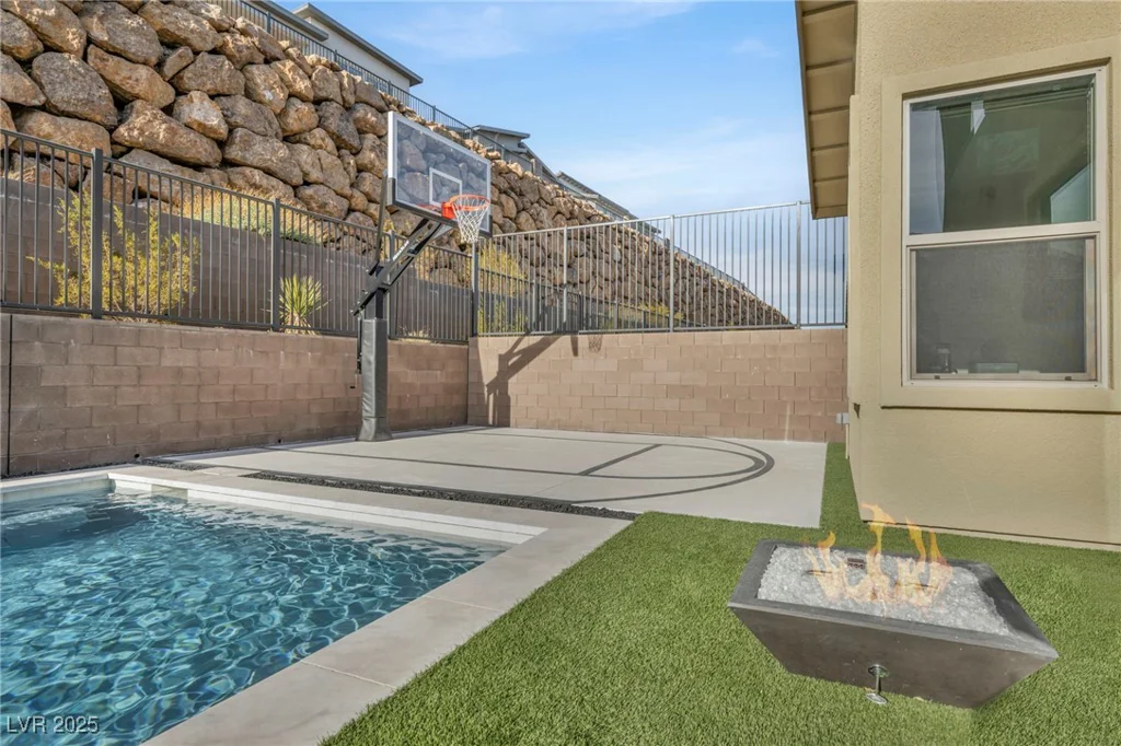 437 Cascade Heights, Las Vegas, NV 89138