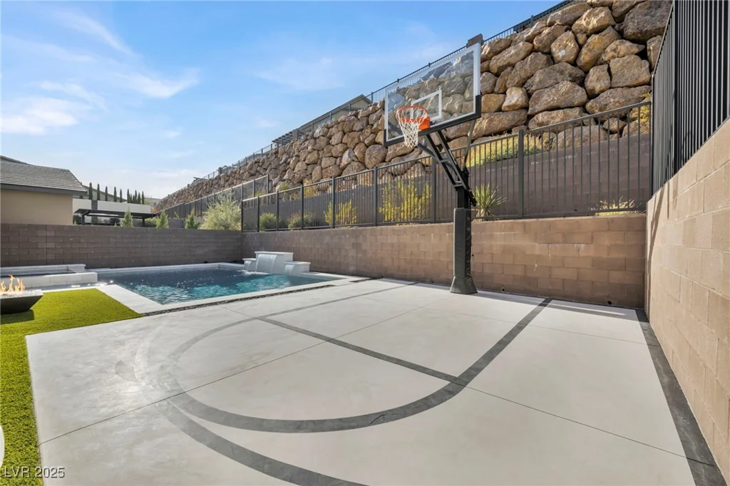 437 Cascade Heights, Las Vegas, NV 89138