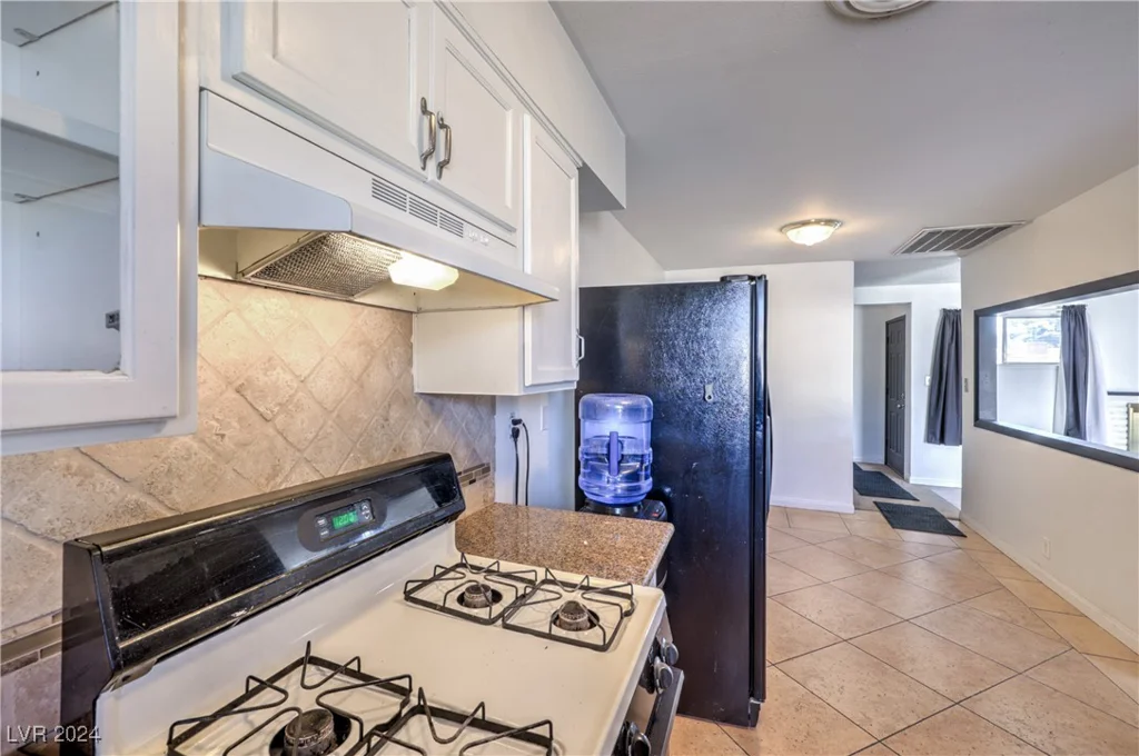 2016 Embrey, Las Vegas, NV 89106