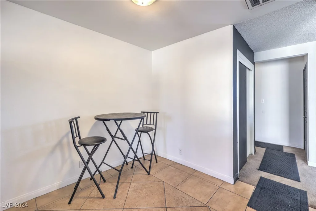 2016 Embrey, Las Vegas, NV 89106